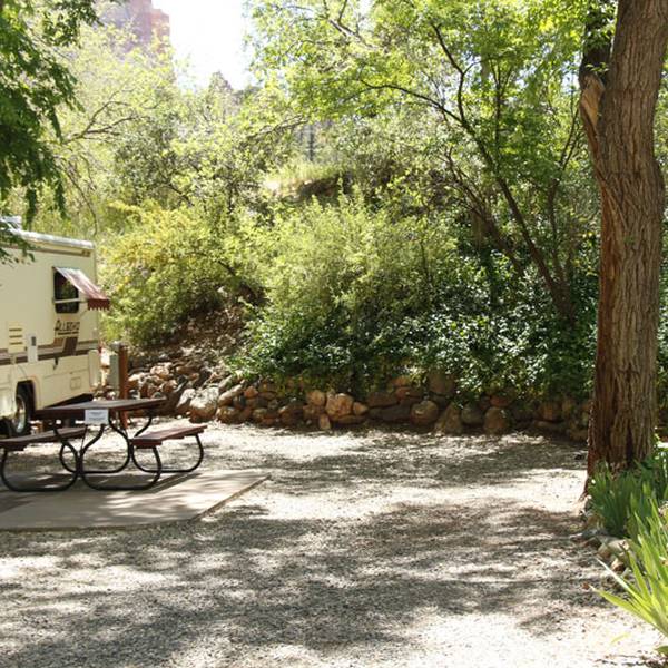 Rancho Sedona RV Park, groene camperplaatsen
